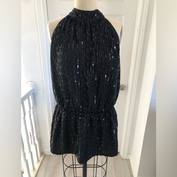 White House Black market Black sequin top. - Picture 5 of 16